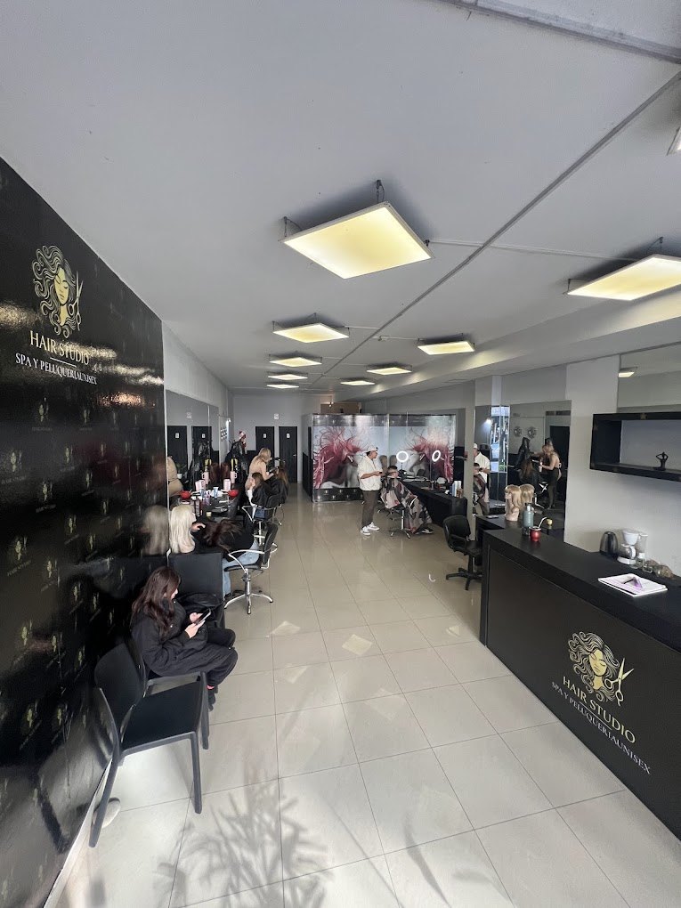 Interior de la peluquería HAIR STUDIO